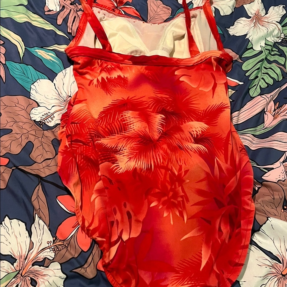 Bright and gorgeous slimming ruched swimsuit new - Picture 5 of 8
